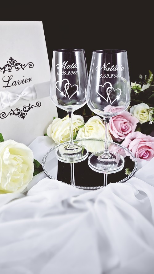 Svadobné poháre na víno s dvojitými srdiečkami-img