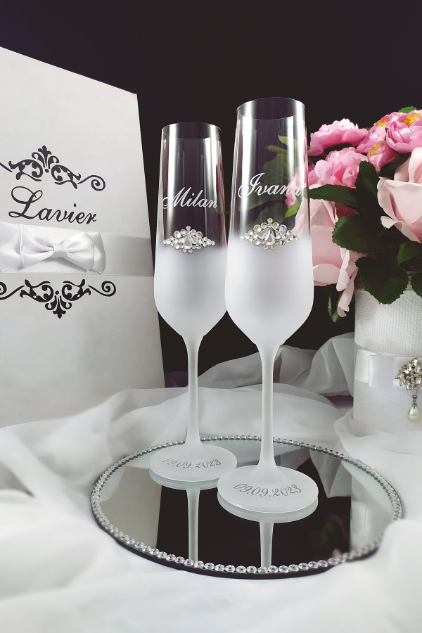 Luxusné svadobné poháre na šampanské s kamienkovou brošňou-title-img