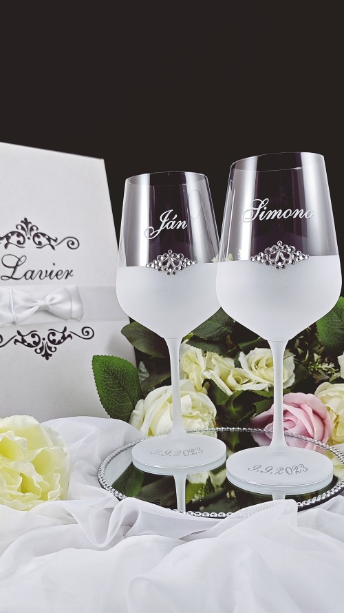 Luxusné svadobné poháre na víno s kamienkovou brošňou-img