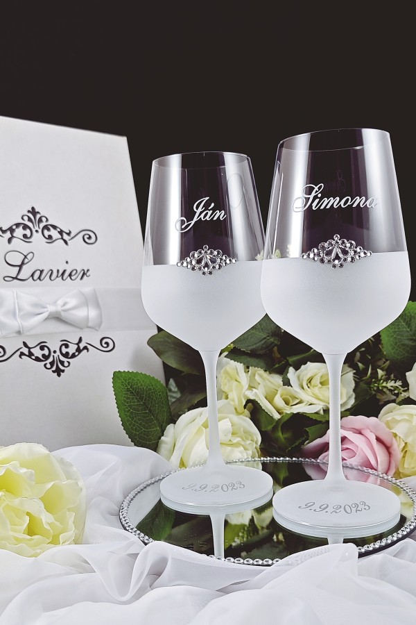 Luxusné svadobné poháre na víno s kamienkovou brošňou-title-img