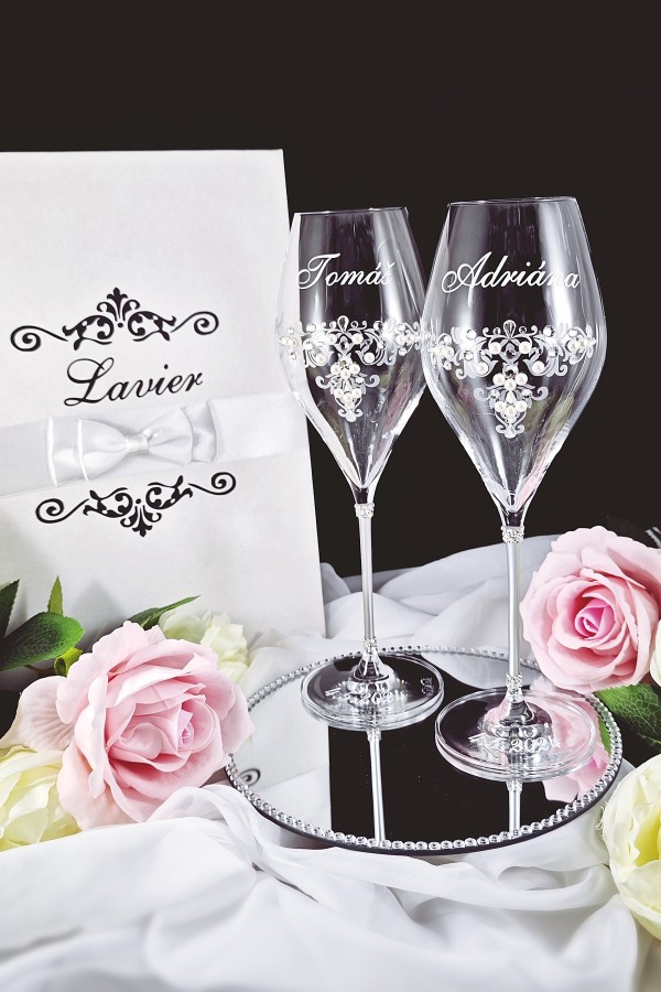 Luxusné svadobné poháre so striebornou stopkou zdobené perličkami a kamienkami PRECIOSA-title-img