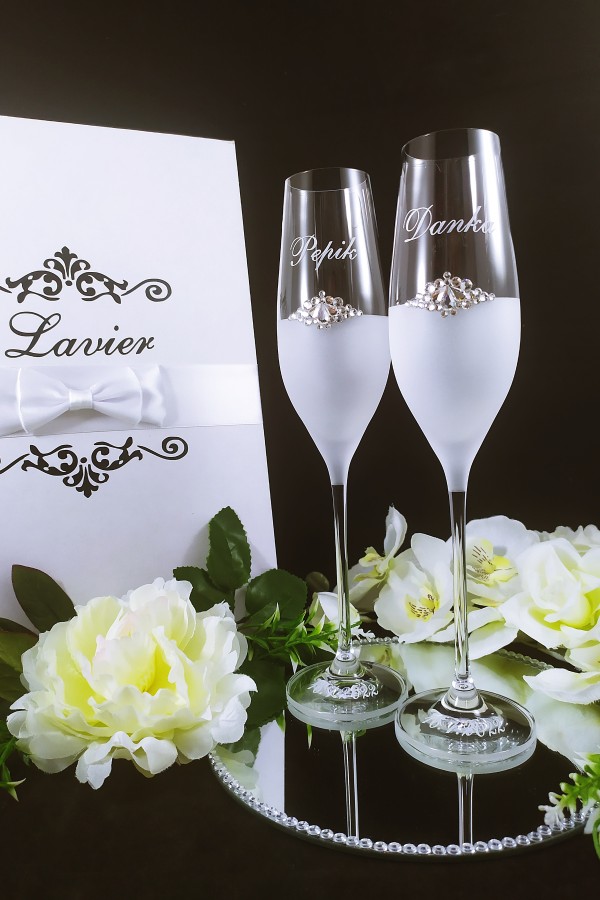 Svadobné poháre na šampanské Danka s kamienkovou brošňou v odtieni CRYSTAL-title-img