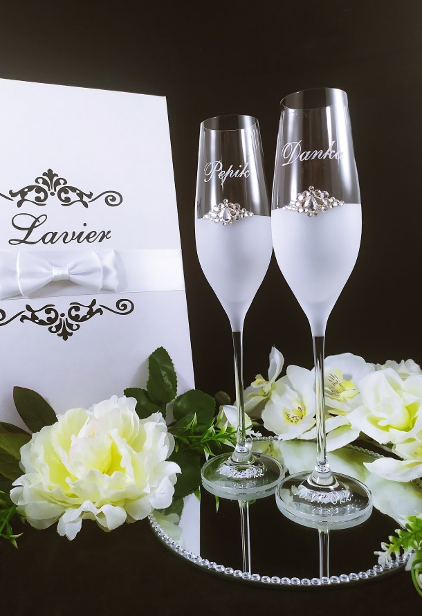 Svadobné poháre na šampanské Danka s kamienkovou brošňou v odtieni CRYSTAL-img