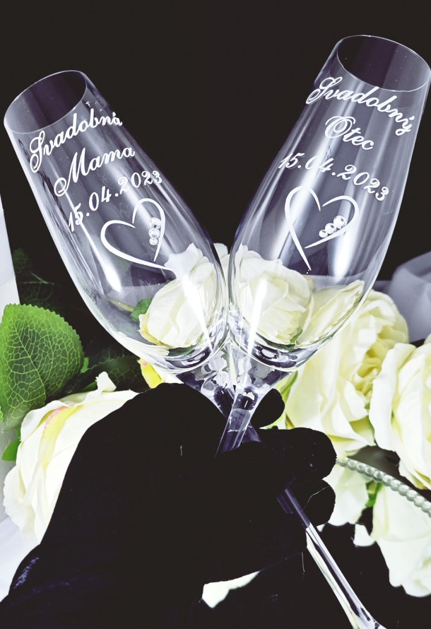 Svadobné poháre pre rodičov s jemným srdiečkom s tromi kamienkami-img