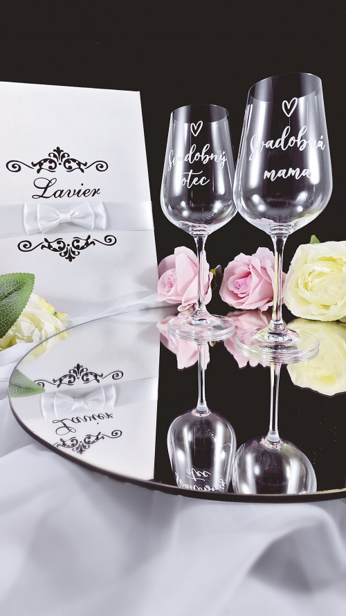 Svadobné poháre pre rodičov vo vínovom prevedení bez personalizácie s jemným srdiečkom-img