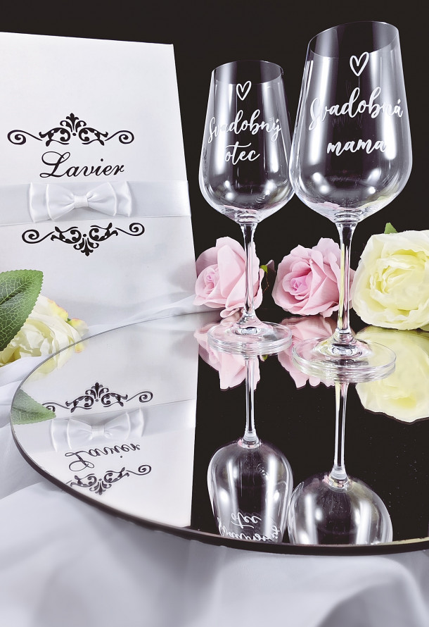 Svadobné poháre pre rodičov vo vínovom prevedení bez personalizácie s jemným srdiečkom-img