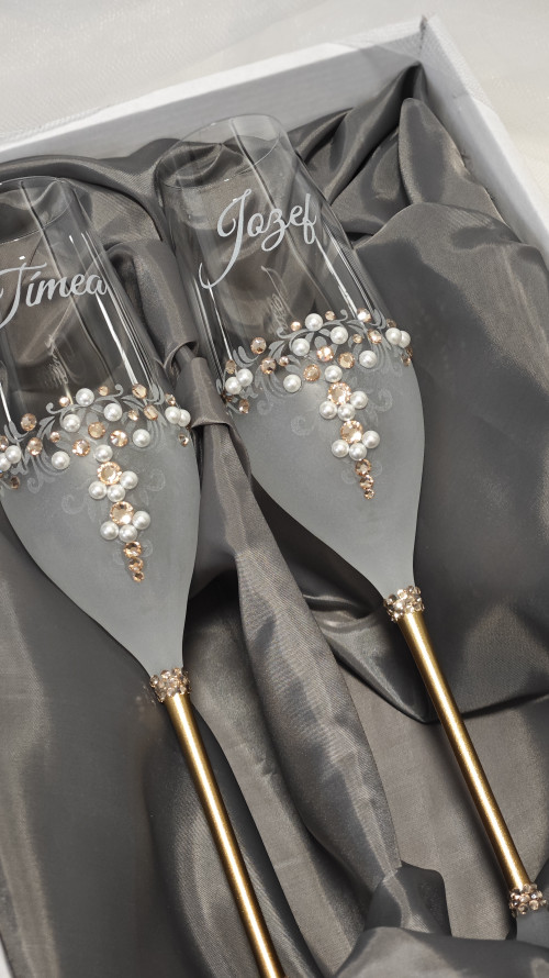 Luxusné svadobné poháre Celebration so zlatou stopkou zdobené perličkami a kamienkami PRECIOSA-img